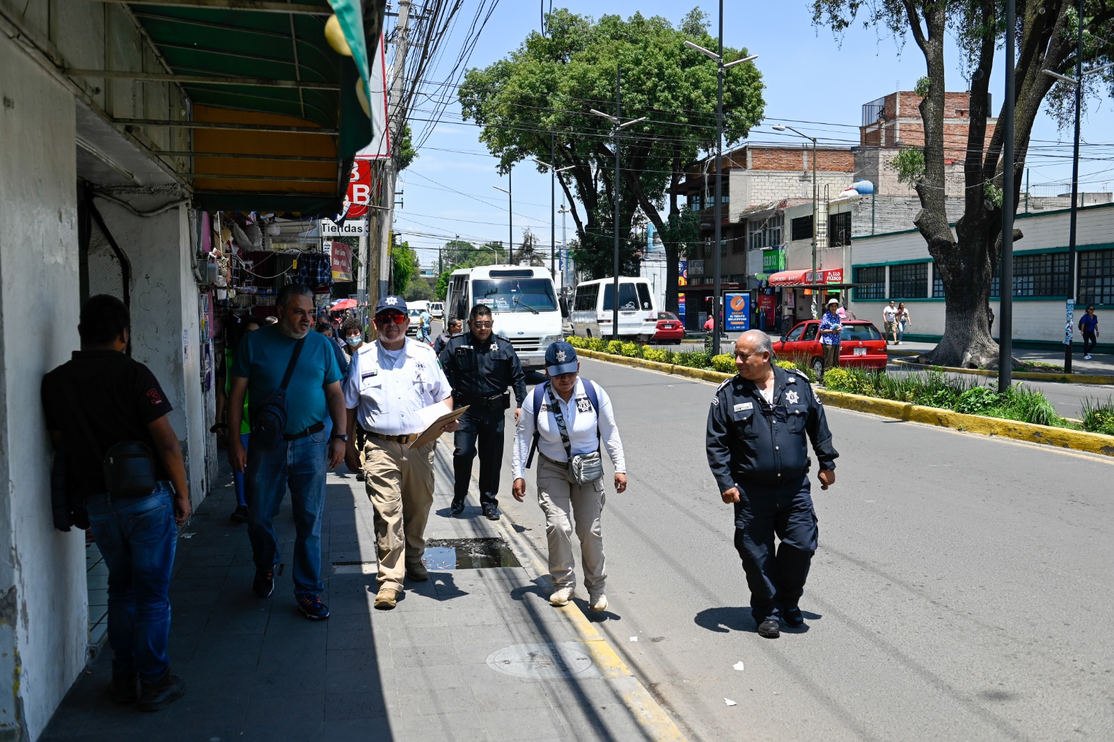 Policías de Naucalpan recorren calles para ver necesidades