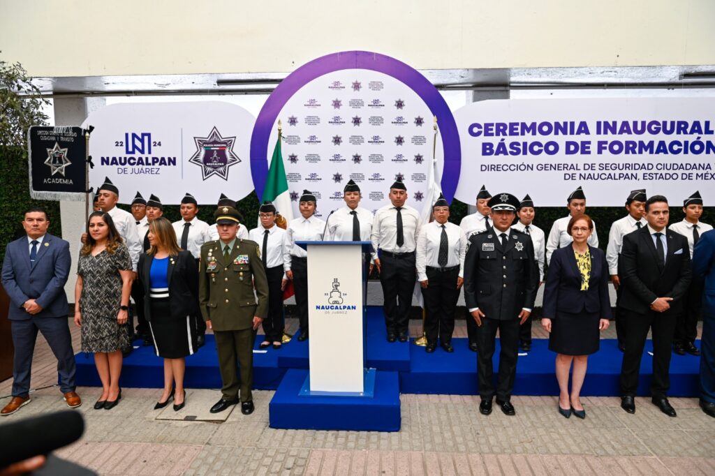 Autoridades municipales, estatales, federales, de Colombia, Estados Unidos y Canadá en el inicio de los cursos para la nueva generación de cadetes de policía municipal