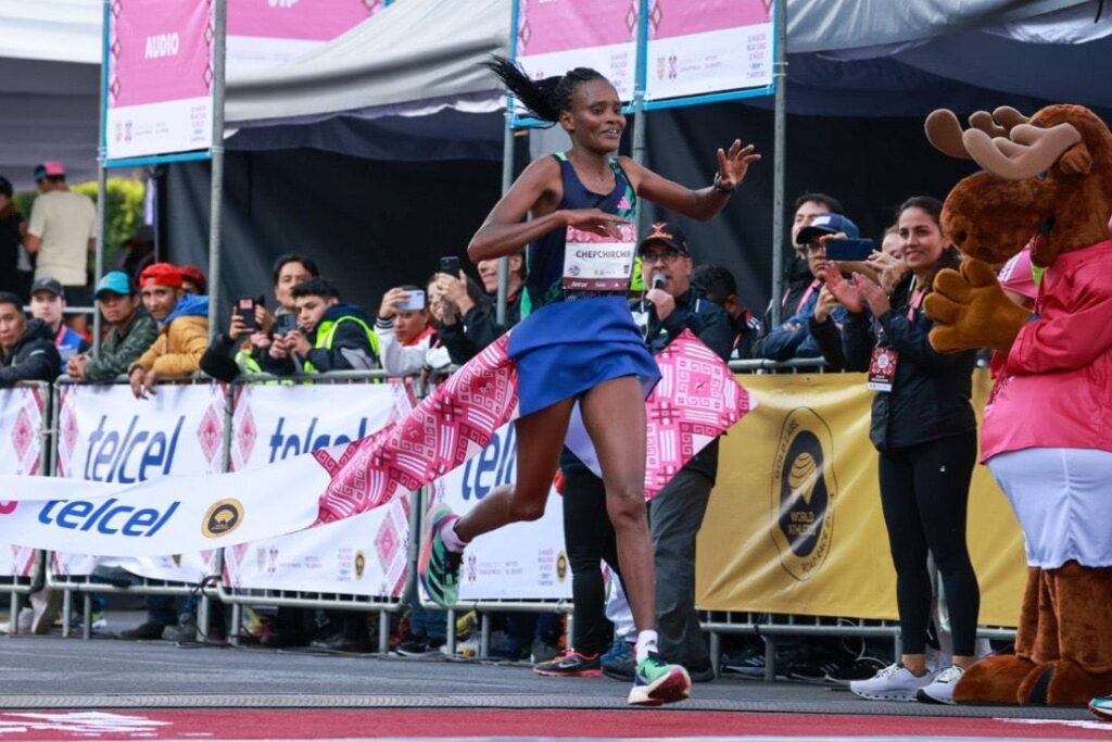 Celestine Chepchirchir ganó el Maratón Internacional de la Ciudad de México