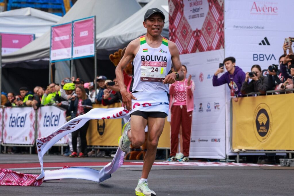 Héctor Garibay ganador del Maratón Internacional impuso marca