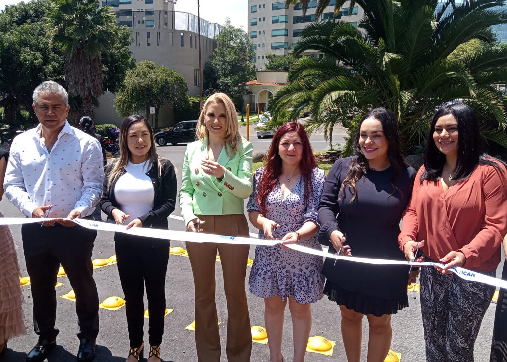 Inauguración de calle en zona residencial de Huixquilucan