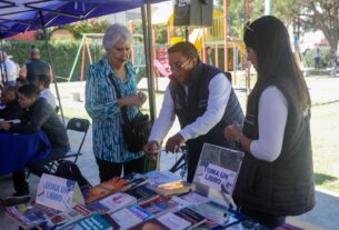 Donan y regalan libros en el "Martes Ciudadano" de Naucalpan