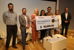 Entregan cheques a ganadores de Fábrica de Emprendedores Huixquilucan