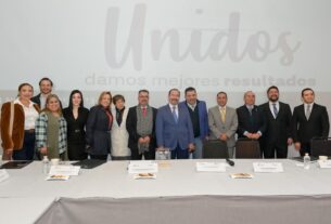 Alcalde, síndicos y regidores con el director del Centro Universitario UAEM Valle de México
