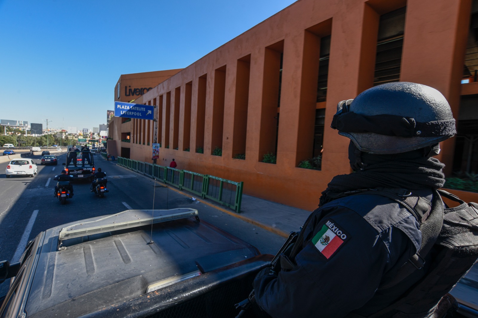 En Plazas Comerciales de Naucalpan despliegue policiaco