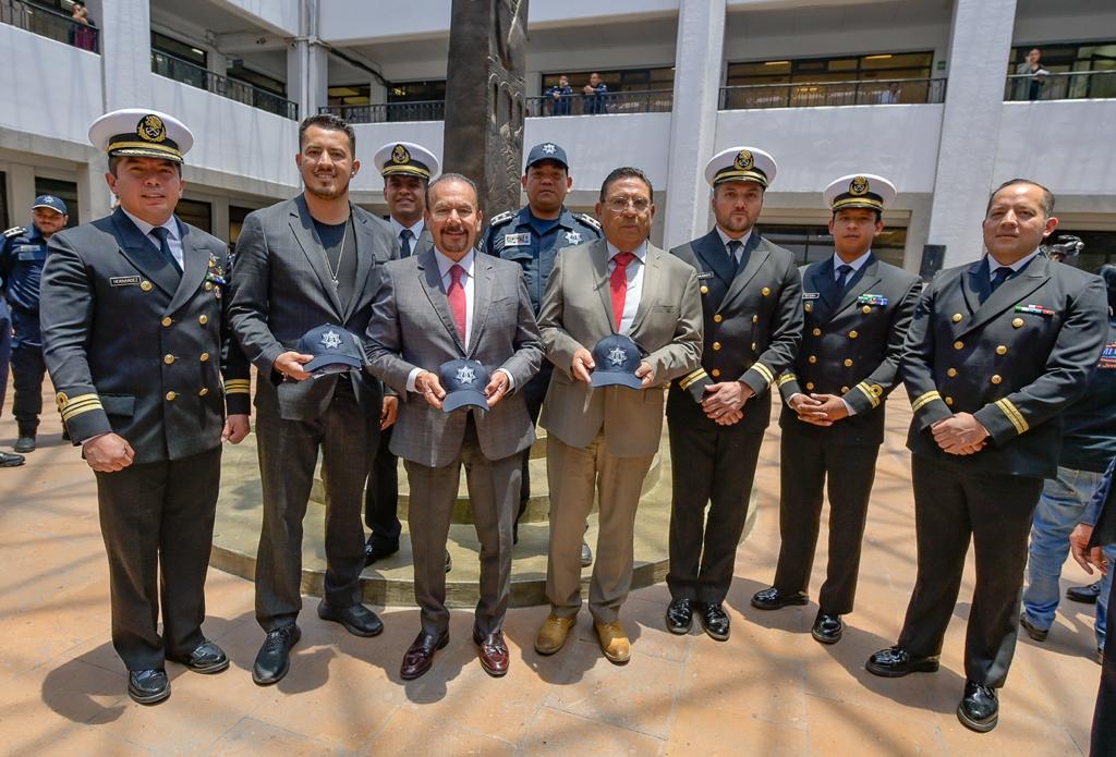 Pedro Rodríguez, el director de la Policía, Fabián Gómez con mandos de la Marina