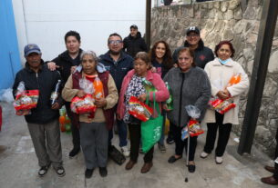 Familias de Huixquilucan reciben Cena Navideña