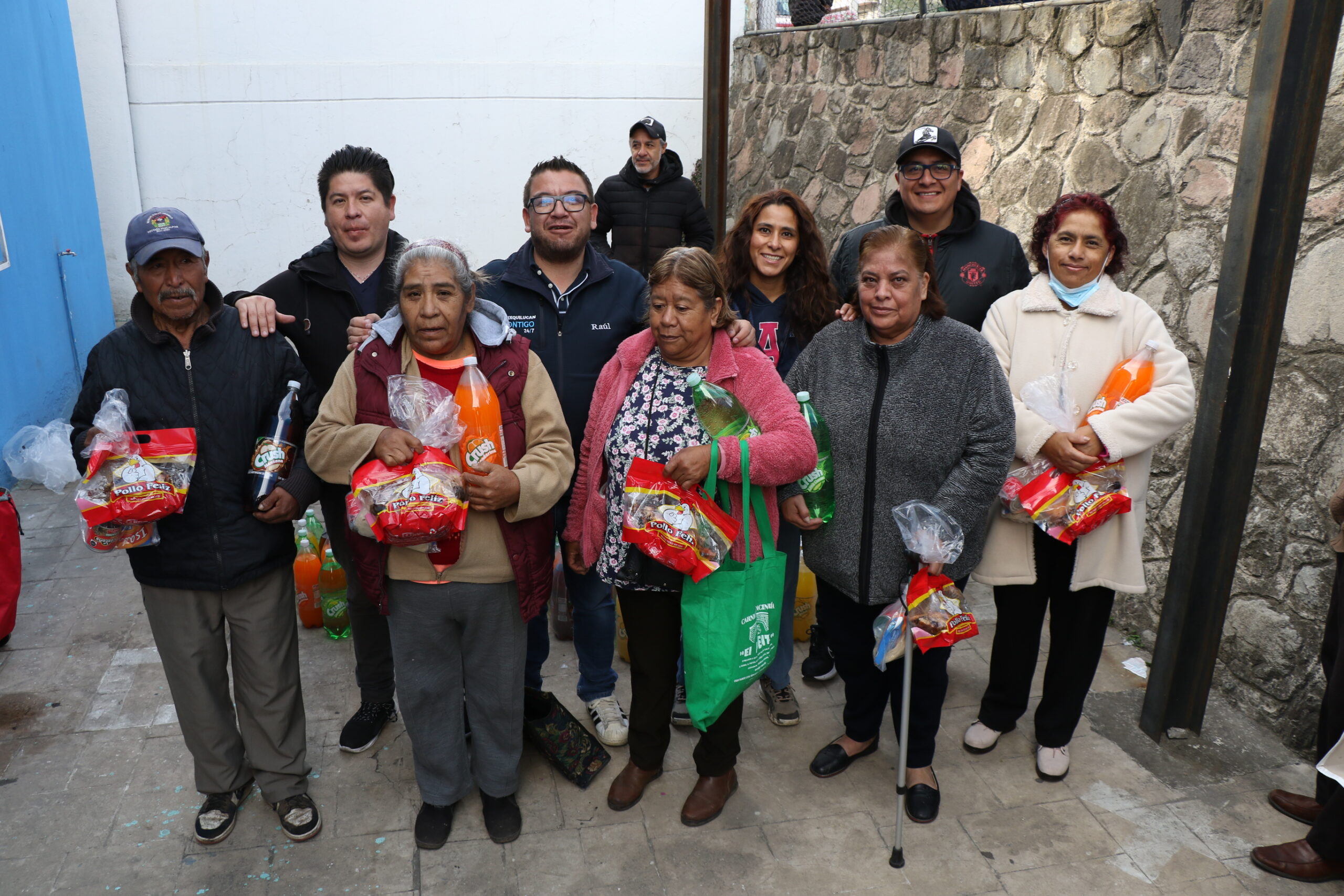 Familias de Huixquilucan reciben Cena Navideña