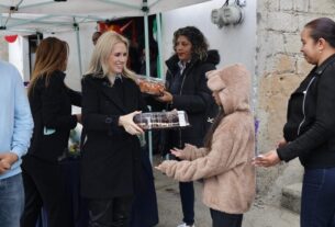Niños recibe apoyo de Romina Contreras, alcaldesa Huixquilucan