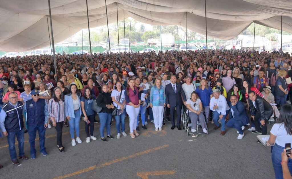 Cuatro mil madres de familia con Pedro Rodríguez Villegas, alcalde de Atizapán de Zaragoza