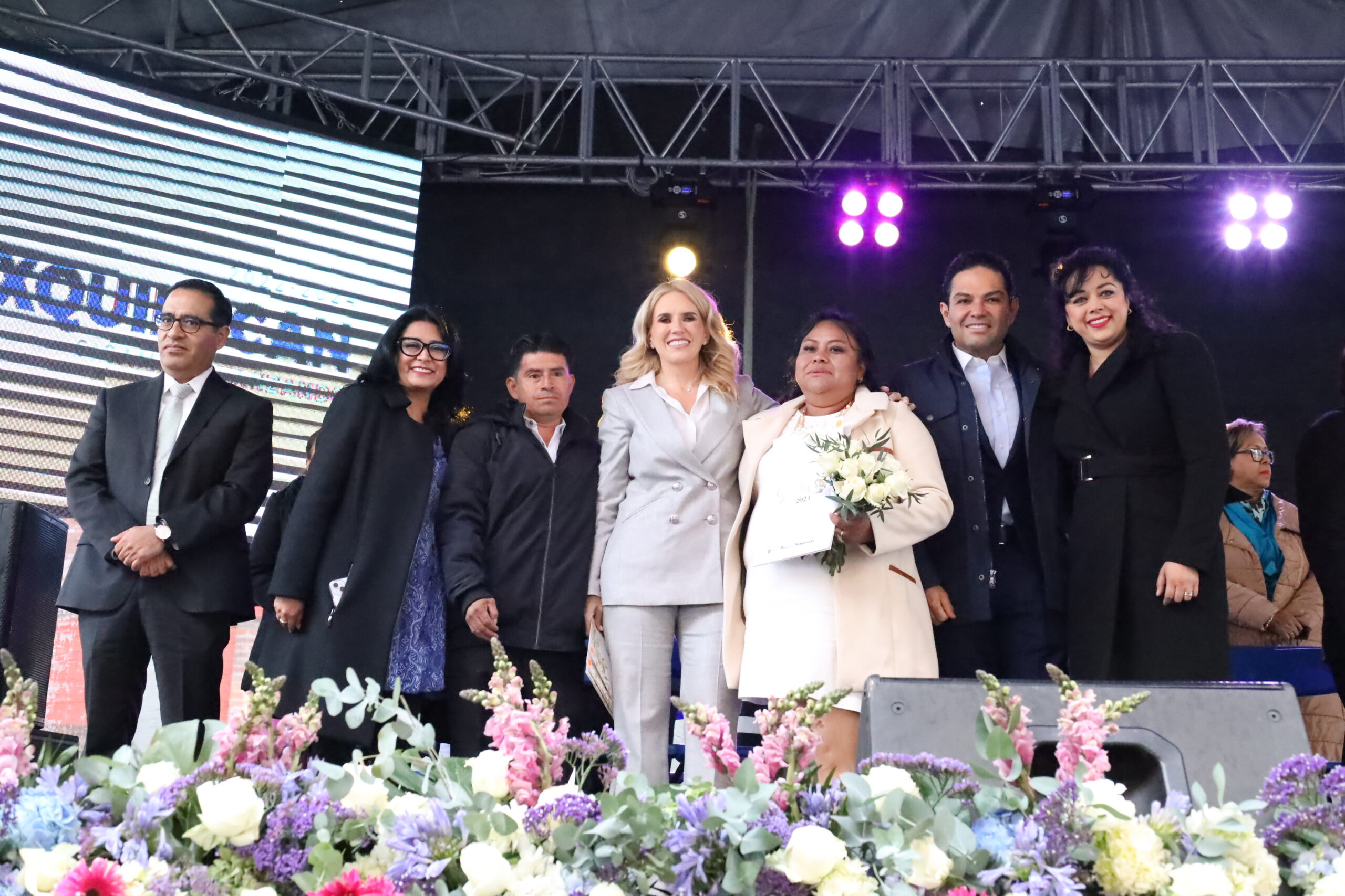 Unión en valores coincidieron en recomendar Romina Contreras y Enrique Vargas a 250 parejas que apadrinaron en su boda