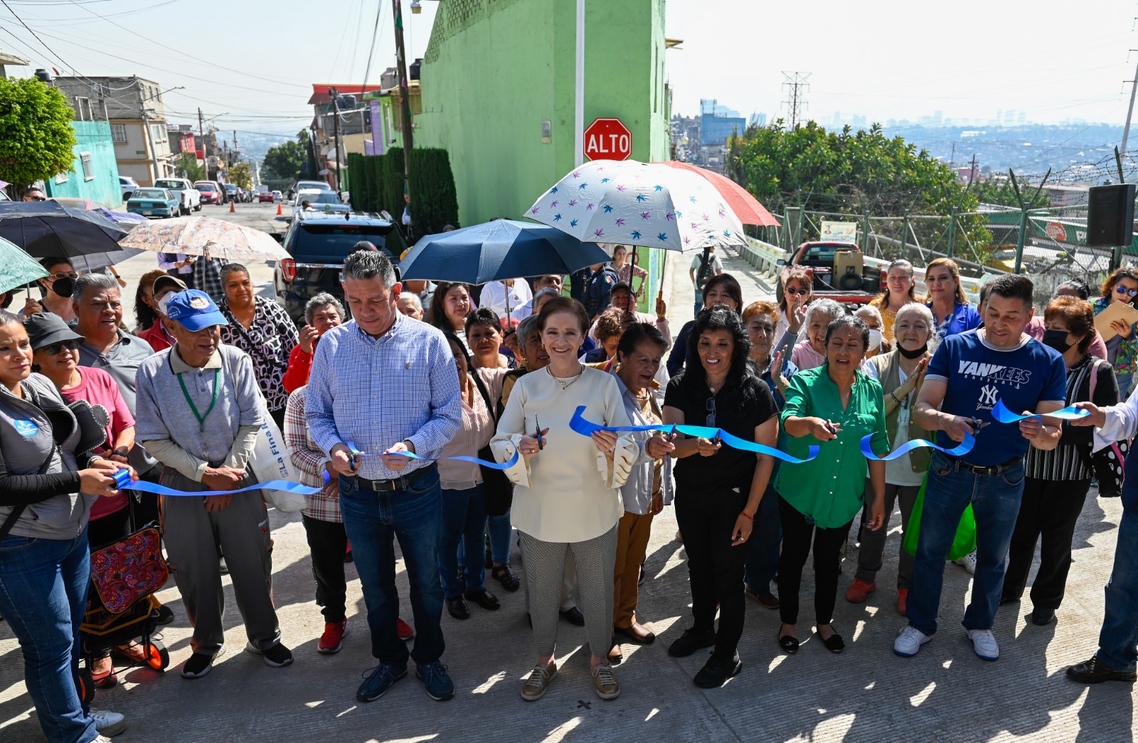 La alcaldesa Angélica Moya y vecinos inauguran callejón en San Agustín