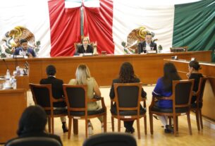 Angélica Moya ante ciudadanos que harán propuestas en Cabildo Abierto
