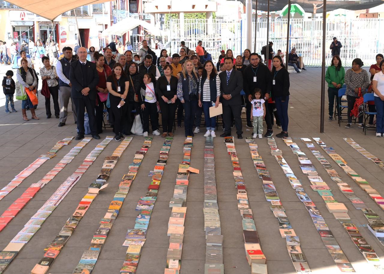 Inician acopio de un kilómetro de libros en Huixquilucan