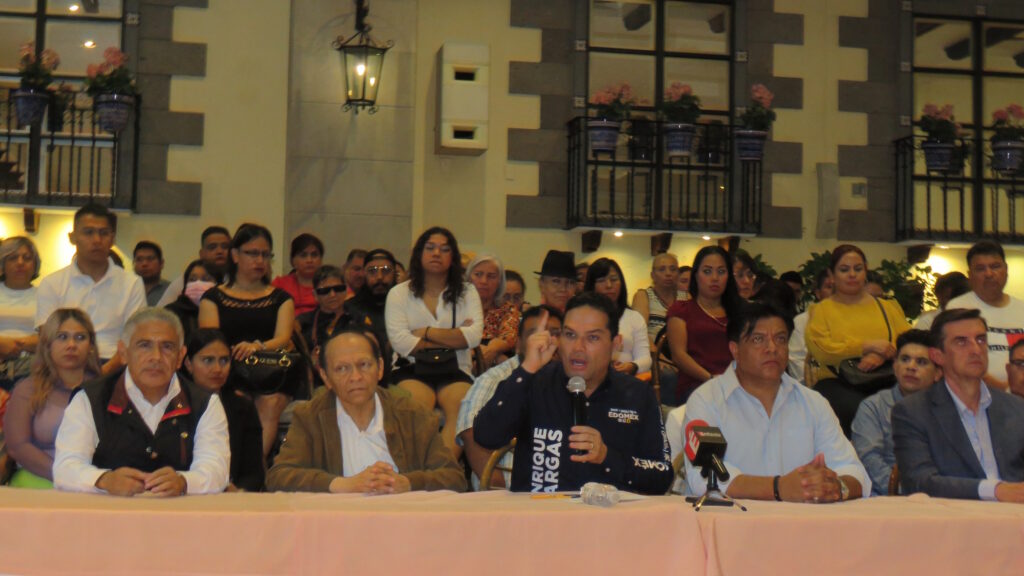 Más de 100 ex regidores y coordinadores del PVEM en campaña con Enrique Vargas