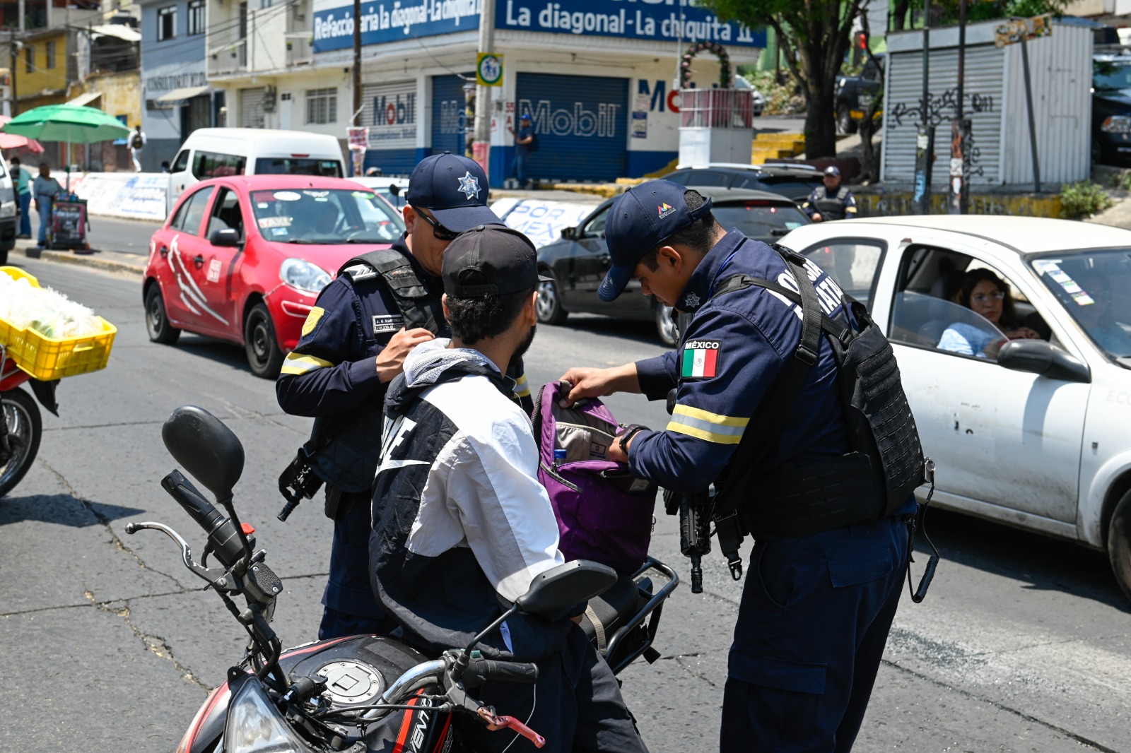 Revisan documentos y situación de motociclistas en Naucalpan