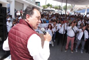 Gonzalo Alarcón apoyado por trabajadores en Atizapán de Zaragoza