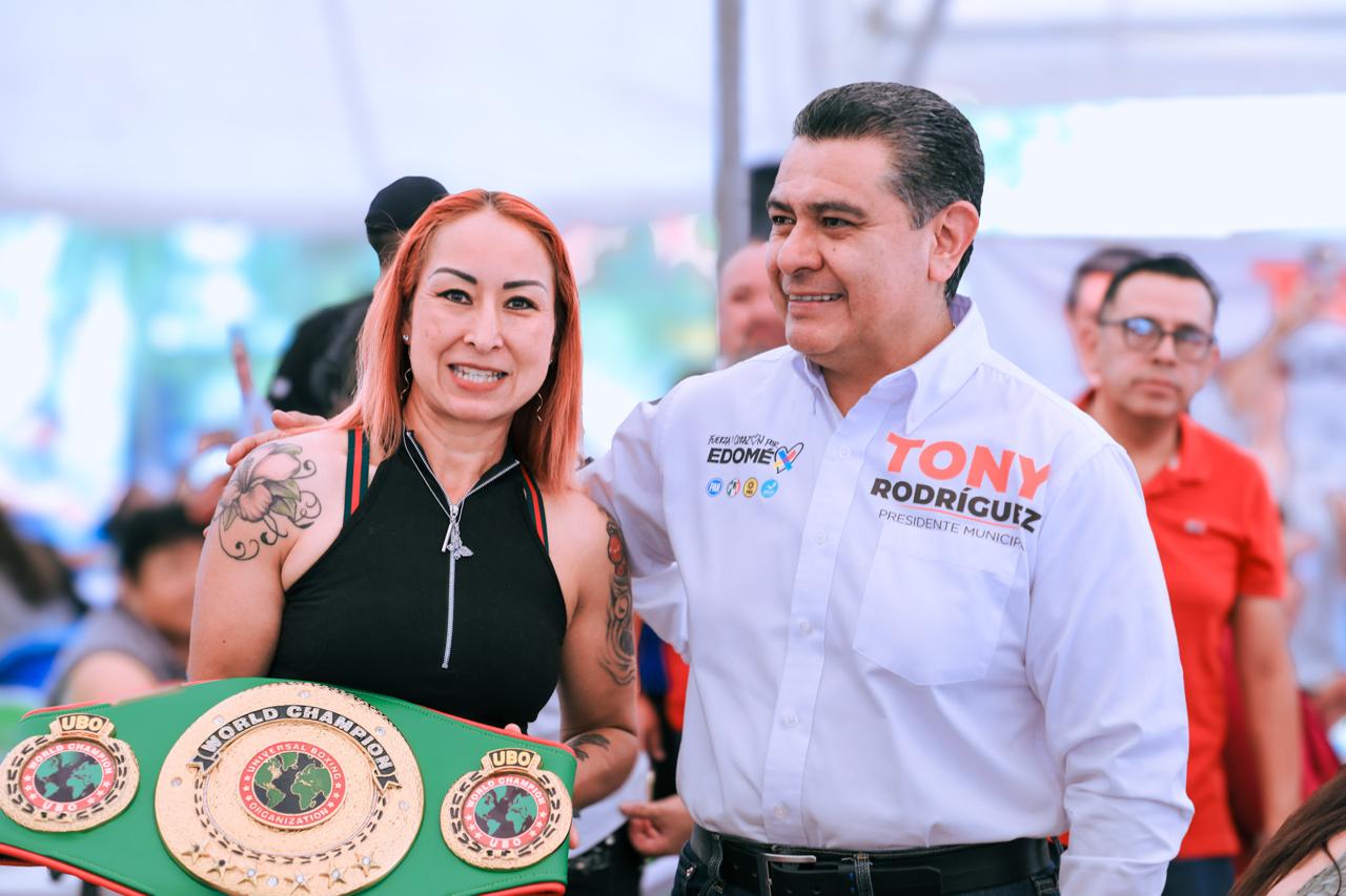 Sonia Osorio y el candidato alcalde de Tlalnepantla, Tony Rodríguez