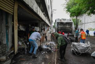 Más de 200 trabajadores limpian todo en Naucalpan