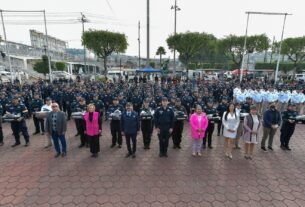 Entrega de chalecos y uniformes a Policía de Atizapán de Zaragoza