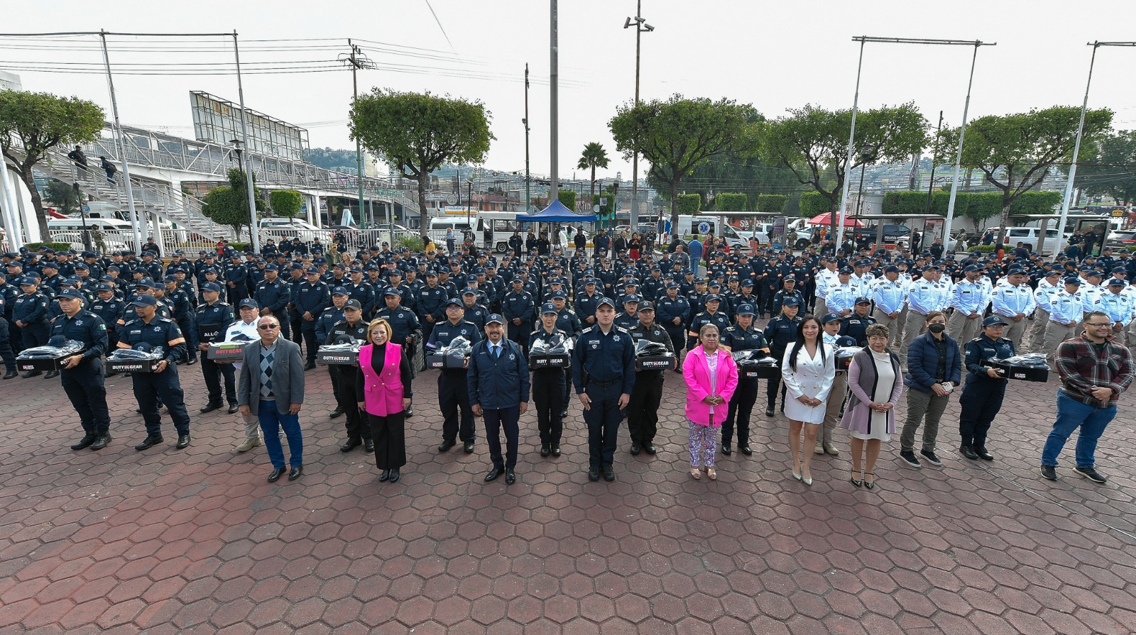 Entrega de chalecos y uniformes a Policía de Atizapán de Zaragoza