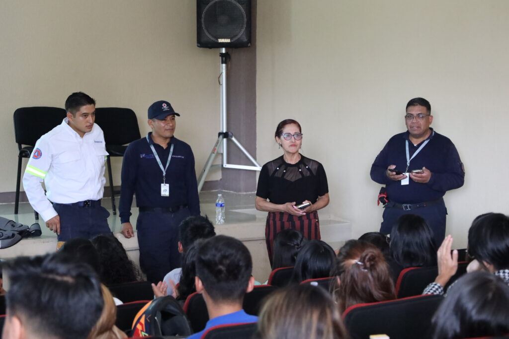 Elementos de Protección Civil de Huixquilucan imparten cursos para atender emergencias