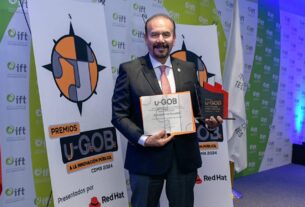 Pedro Rodríguez Villegas recibe premio aU-Gob a la Innovación Pública 2024