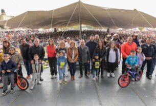 Miles de niños y padres de familia en Día de Reyes en Atizapán de Zaragoza