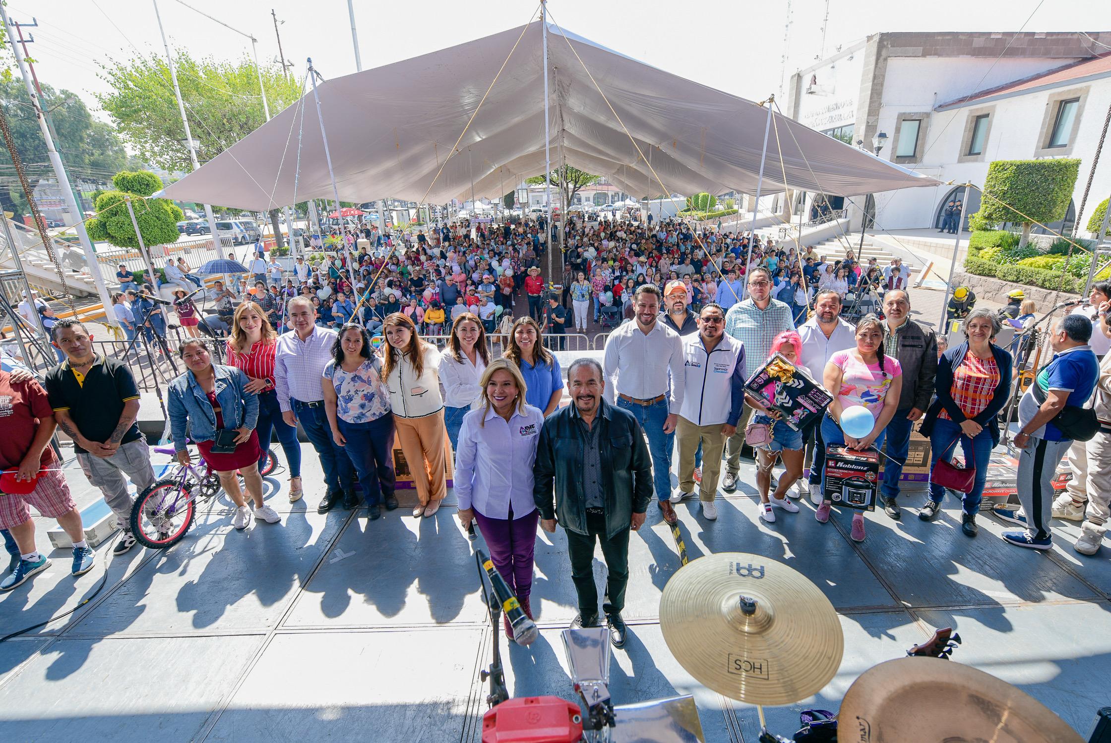 Paty Arévalo y Pedro Rodríguez encabezan festejo por Día de la Familia en Atizapán de Zaragoza
