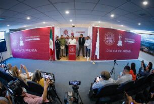 Isaac Montoya con directores de seguridad y OAPAS