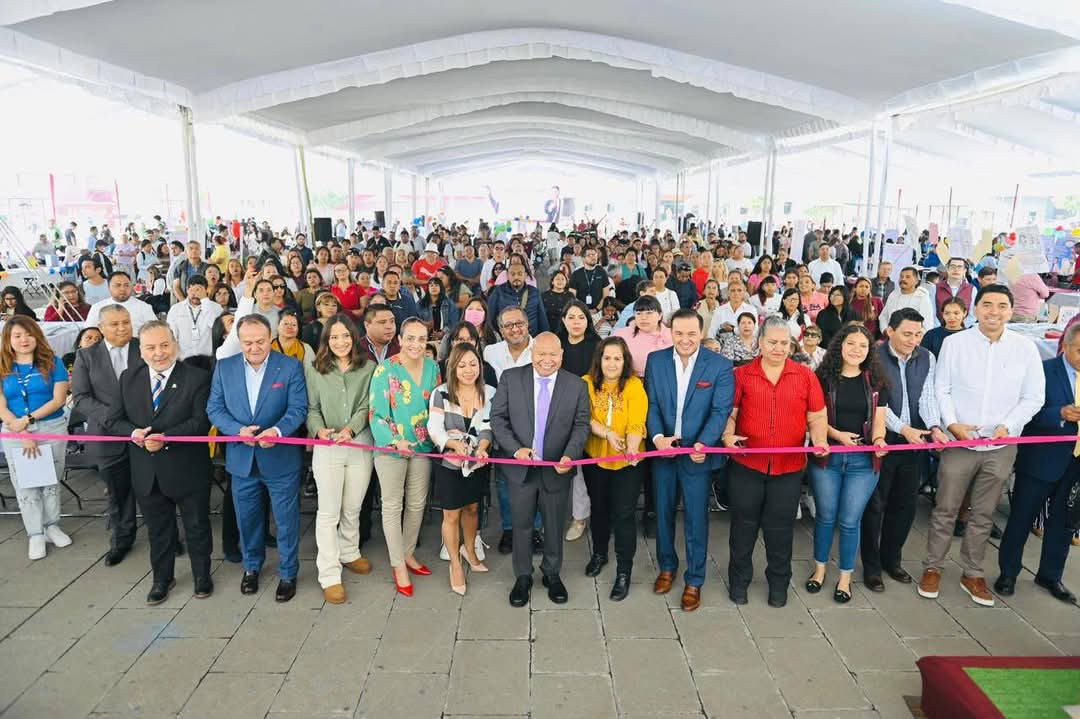 Alcalde de TlalnepantlaRaciel Pérez Cruz inaugura la Feria del Empleo