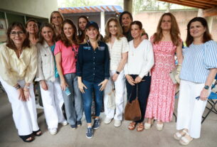 La presidenta de Huixquilucan, Romina Contreras y colonos de Rinconada de la Herradura y Corazón de la Herradura