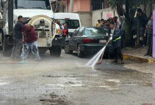 Limpieza en calles que inundó el río Verde en Naucalpan