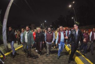Isaac Montoya con autoridades de la FES Acatlán en Sendero Seguro de avenida San Mateo