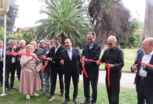 Dirigentes de colonos del Club de Golf Bellavista y autoridades de Atizapán de Zaragoza en planta tratadora de agua
