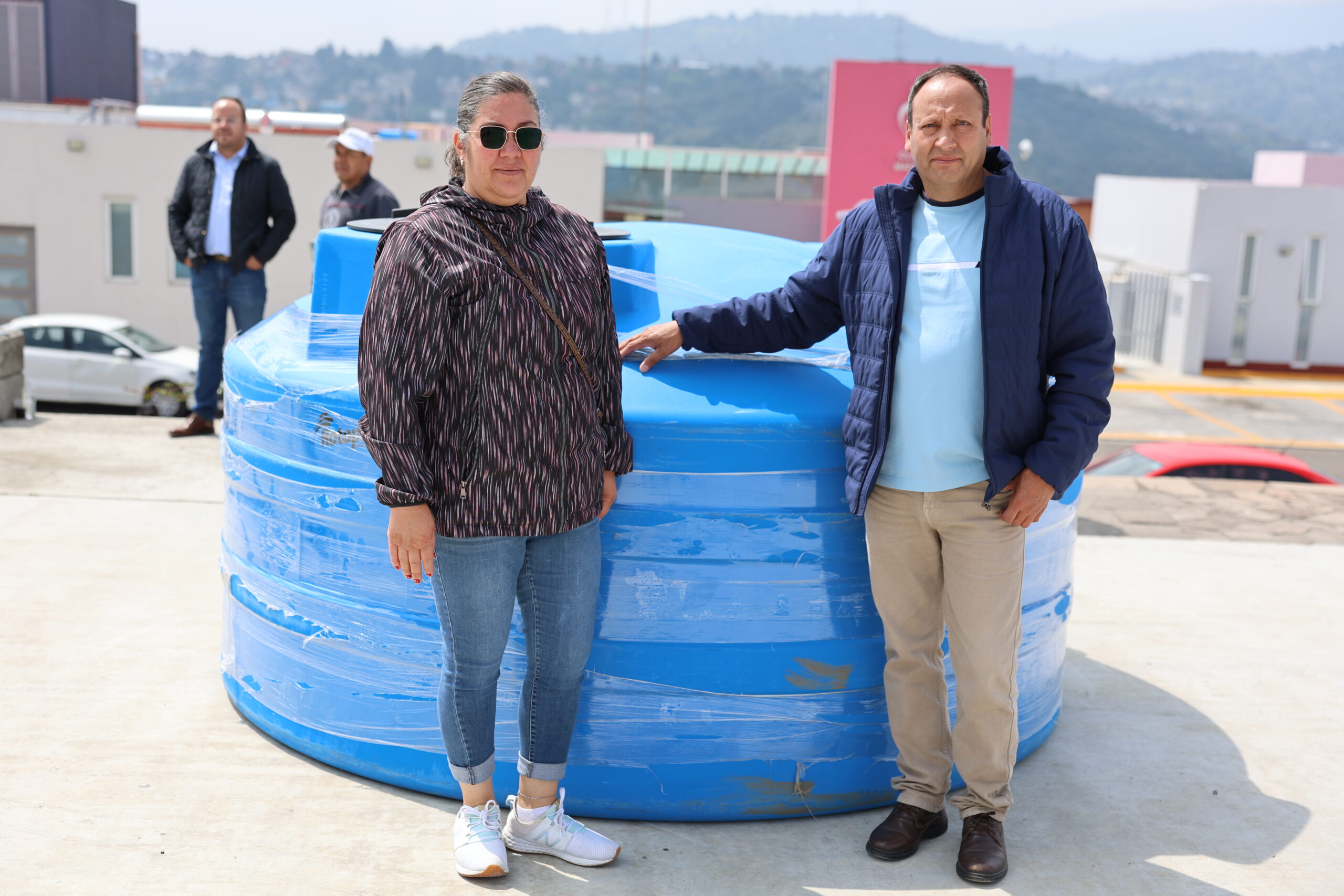 Reciben familias artículos para mejorar las condiciones en que viven en Huixquiluc