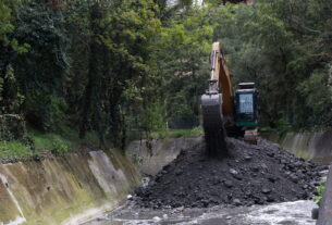Obras de gobierno de Huixquilucan reducen malos olores en presa El Capulín