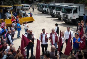 Banderazo a camiones de volteo y retroexcavadoras en Naucalpan