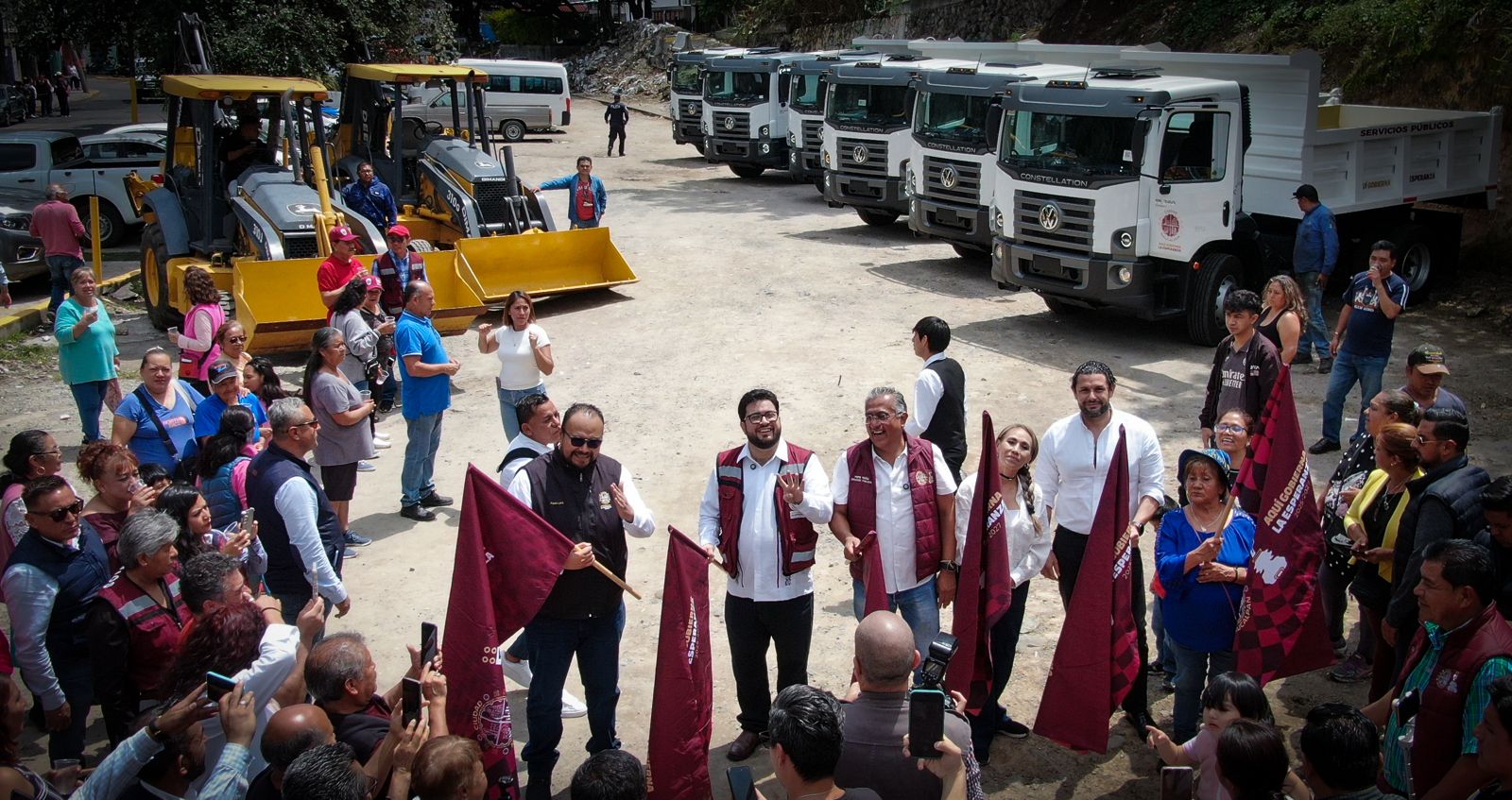 Banderazo a camiones de volteo y retroexcavadoras en Naucalpan