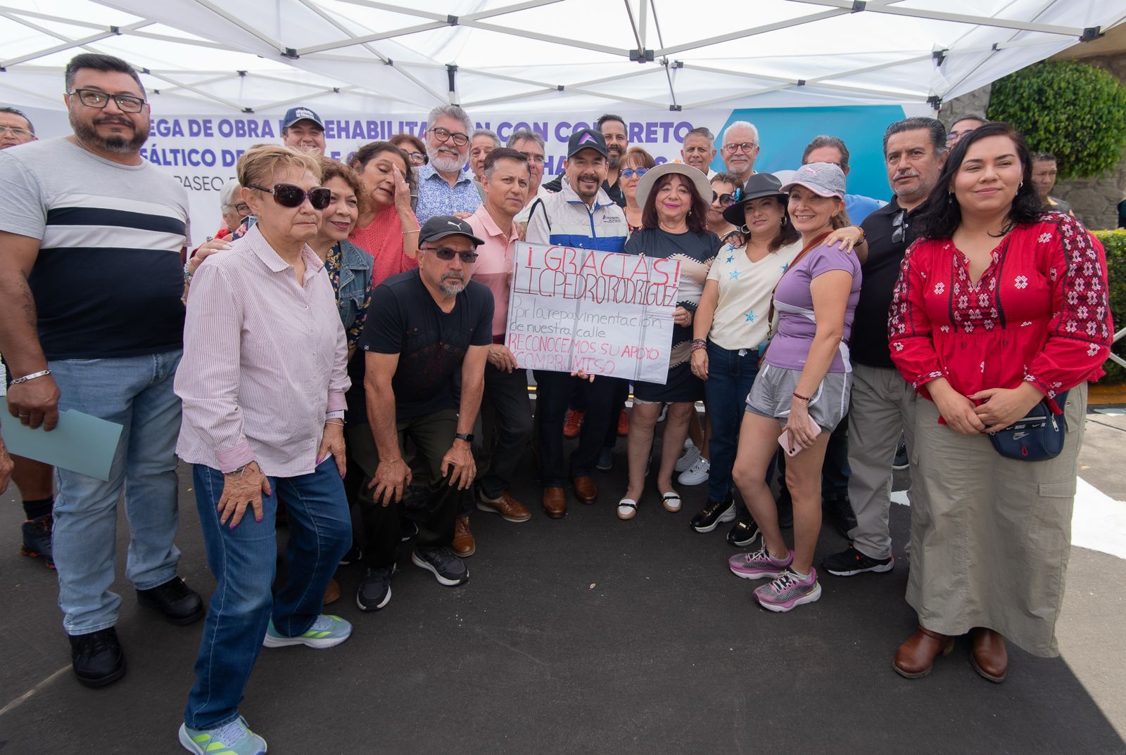 Pedro Rodríguez inaugura calle reconstruida en Las Alamedas
