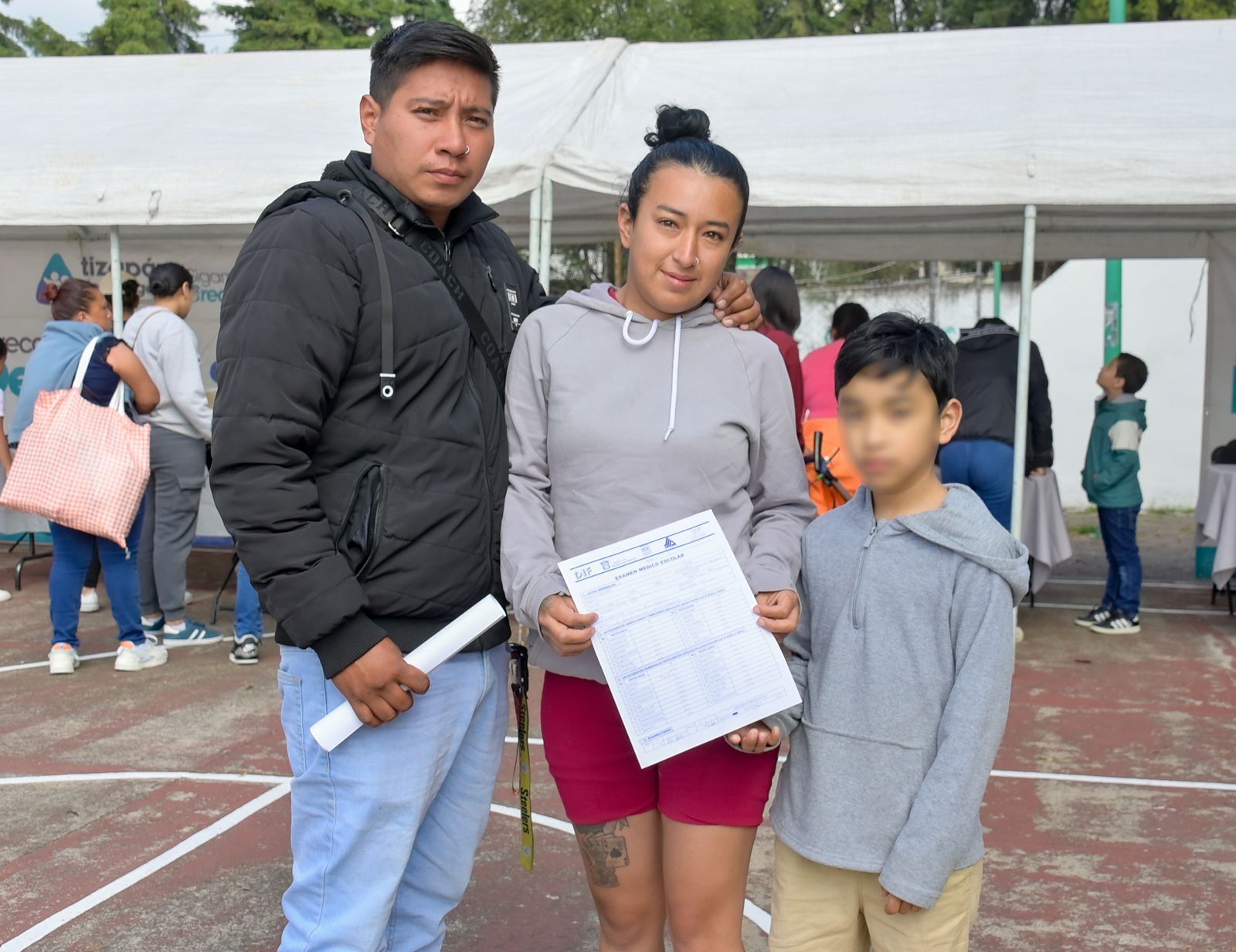 Familias beneficiadas con certificados médicos gratuitos de gobierno de Atizapán de Zaragoza