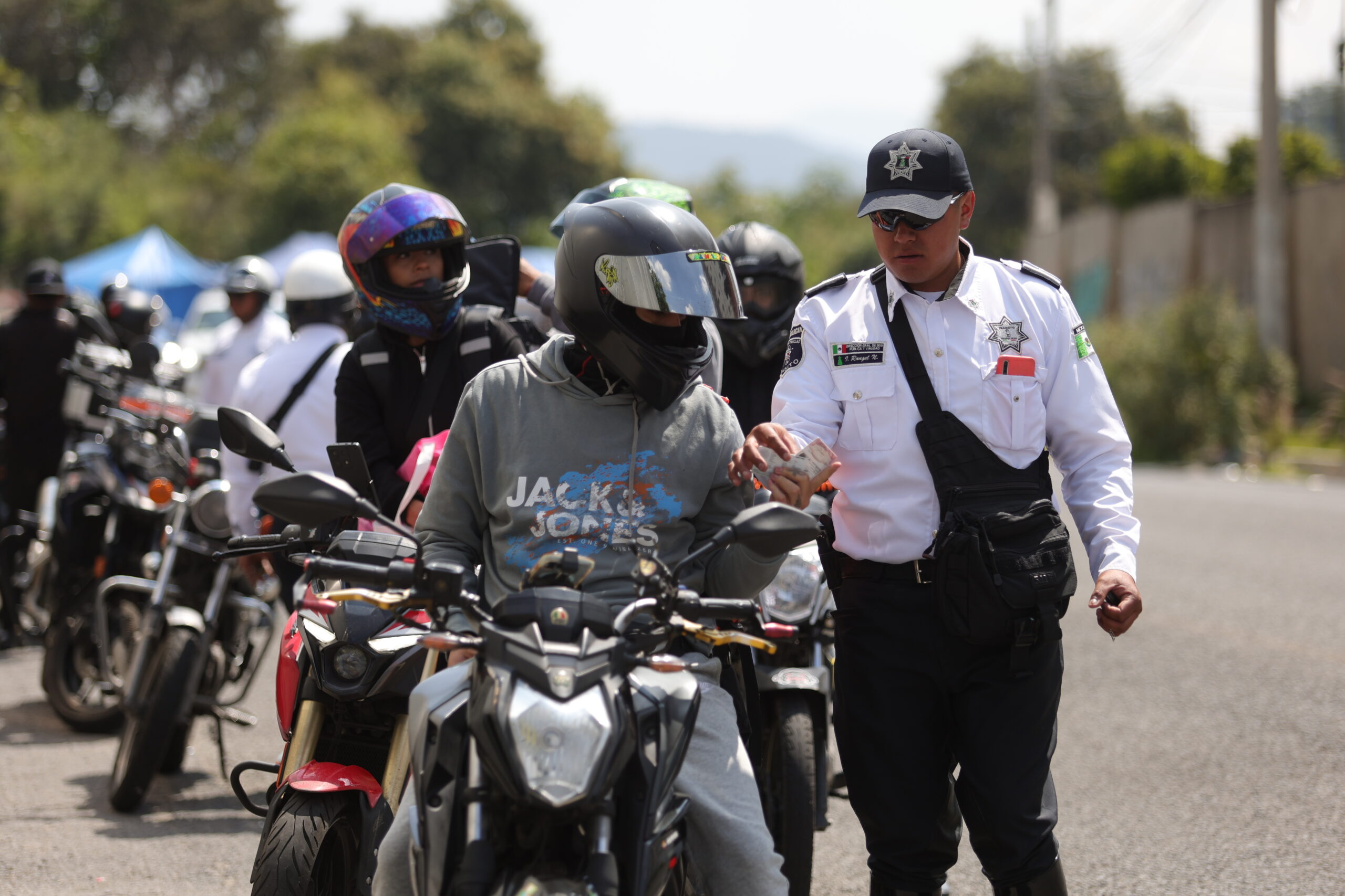 Revisan motociclistas como prevención de delitos y accidentes en Huixquilucan