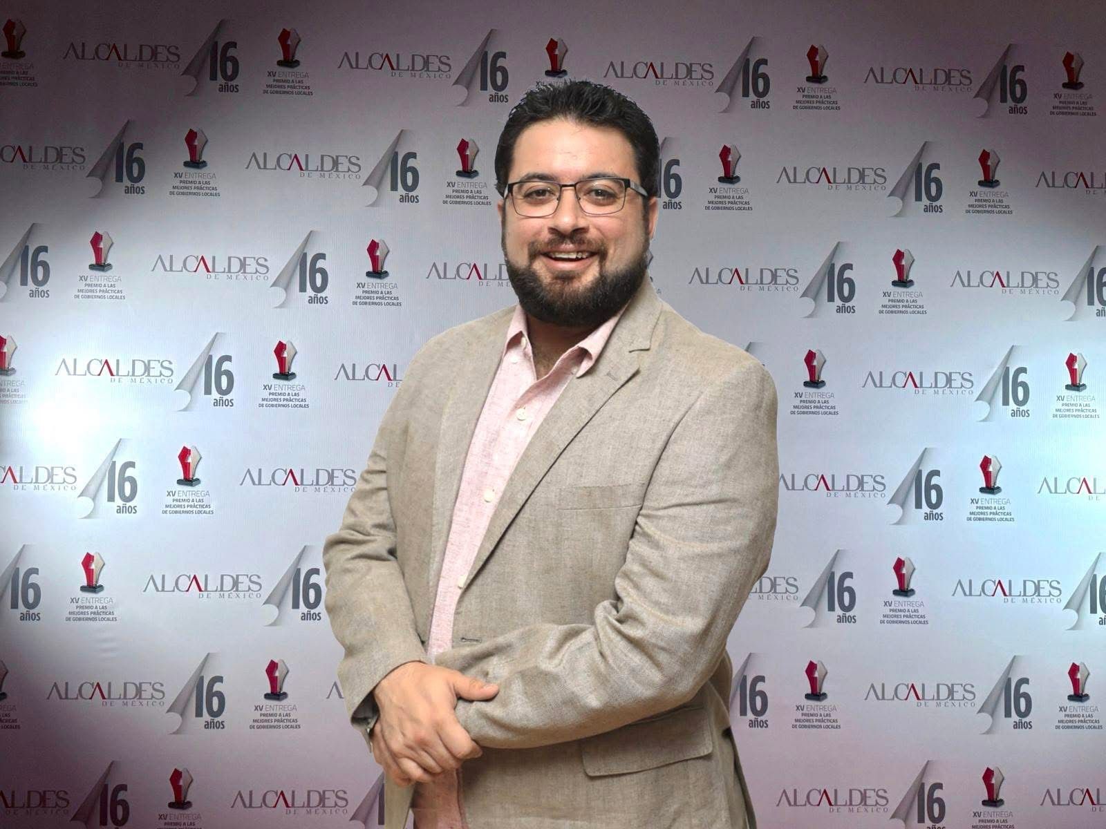 Isaac Montoya Márquez recibe premio por mejores prácticas de la revista Alcaldes de México