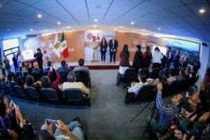 Rueda de prensa de alcalde de Naucalpan Isaac Montoya, Laura González y Miguel Becerril