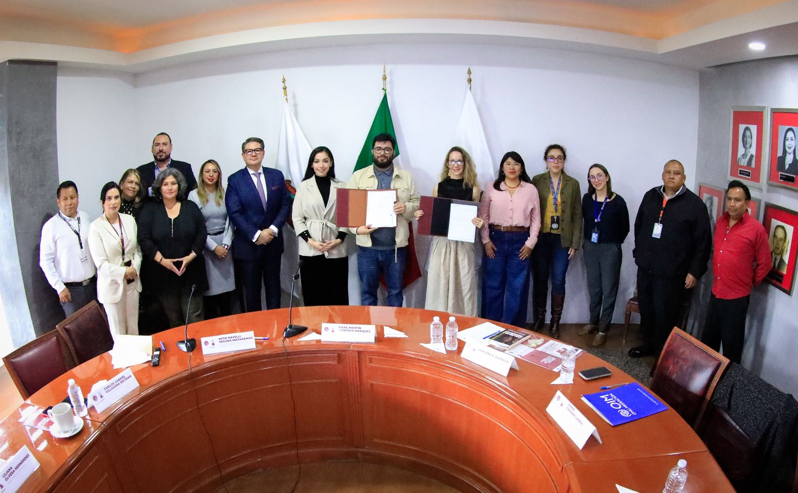 El presidente municipal, Isaac Montoya Márquez, entre los funcionarios que reciben capacitación de la ONU OIM