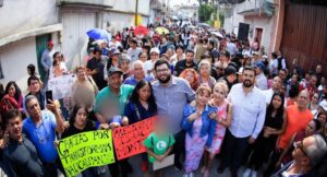 Isaac Montoya recibe muestras de agradecimiento de habitantes del Molinito, San Antonio Someyucan y otras comunidades por la rehabilitación de la avenida Minas Palacio