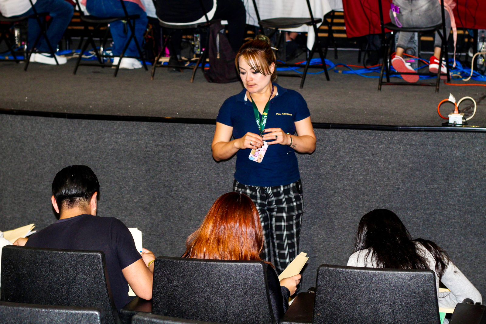 En auditorio Benito Juárez validan documentos para Universidad Rosario Castellanos