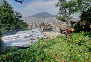 Vivienda dañada por deslave en Tlalnepantla