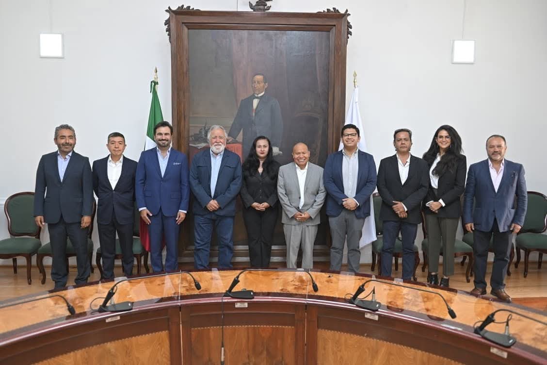 El alcalde de Tlalnepantla, Raciel Pérez Cruz, en reunión con funcionarios del Estado de México, federales y CDMX