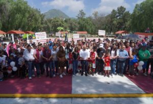 Comunidad asiste a divertirse al Deportivo Caracoles en su inauguración por Raciel Pérez Cruz
